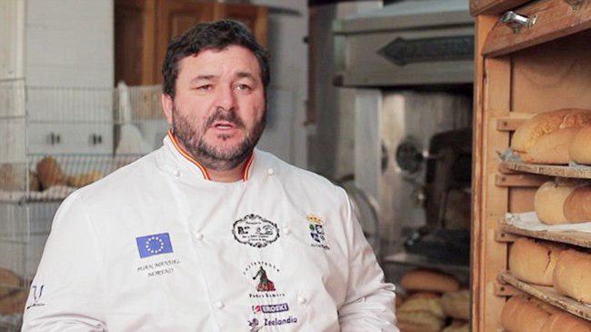 Juan Manuel Moreno, pemilik Pan Pina Bakery | foto: copyright dailymail.co.uk