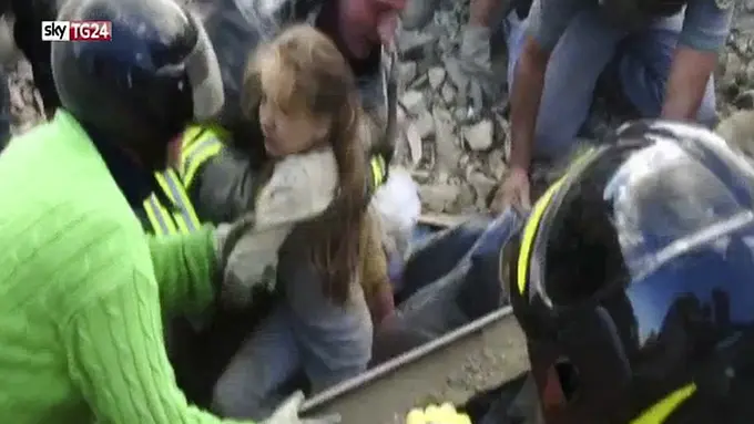 Gempa Italia, Gadis 10 Tahun Ini Tertimbun Puing Selama 17 Jam