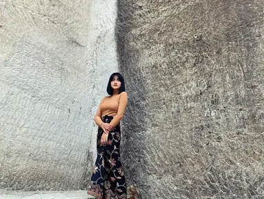 Nadya Arina, aktris kelahiran Jakarta, 15 Oktober 1997 selalu mencuri perhatian berkat gaya penampilannya. Nadya akan terlihat begitu cantik saat bergaya rambut poni. Dengan poninya, ia terlihat begitu fresh. (Liputan6.com/IG/@nadyaarina)