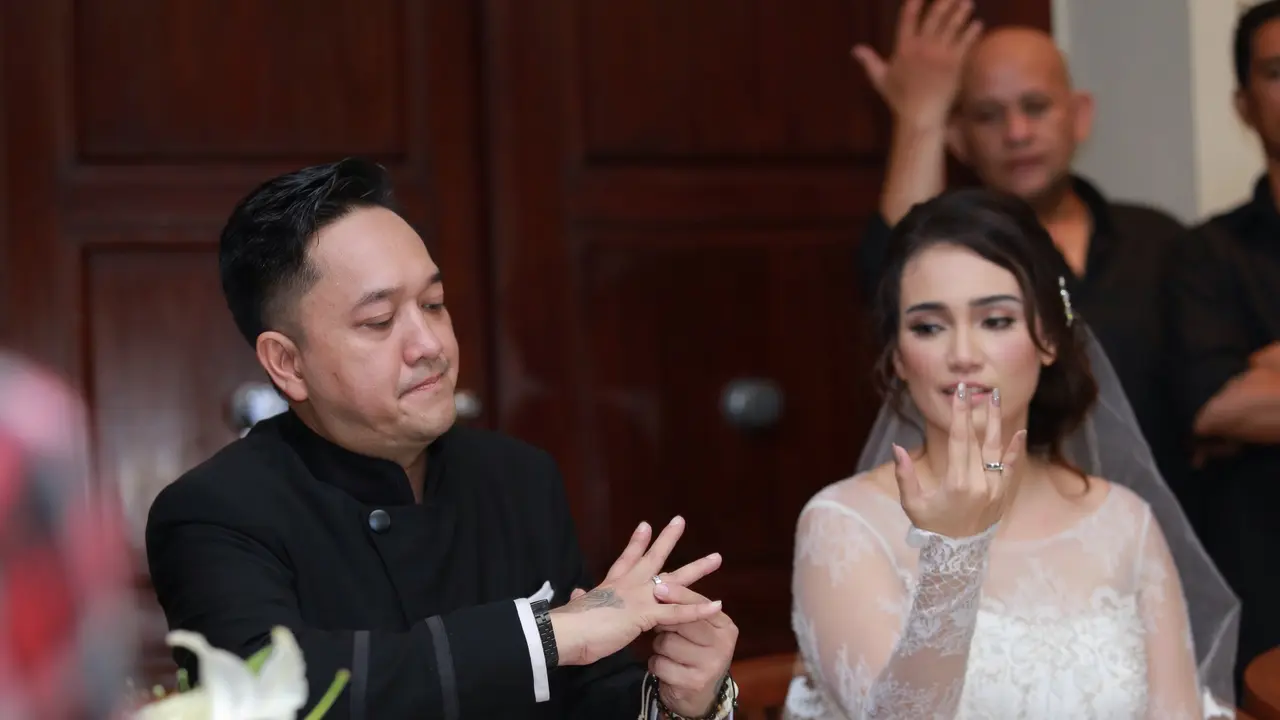 Franky Sihombing dan Feby Febiola