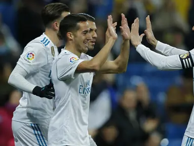 Para pemain Real Madrid merayakan gol Lucas Vazquez (kiri) saat melawan Numancia pada laga Copa Del Rey di Santiago Bernabeu stadium, Madrid, (10/01/2018). Real Madrid unggul agregat 5-2 atas Numancia. (AP/Francisco Seco)