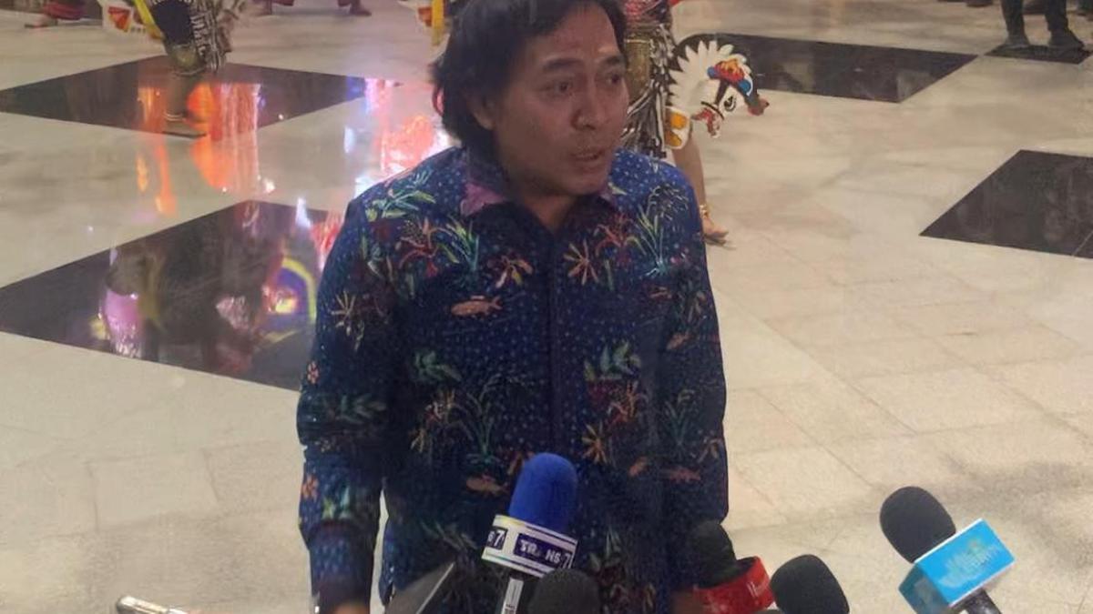 Komeng Hadiri Ngunduh Mantu Alyssa Daguise dan Al Ghazali, Celetukannya Bikin Ngakak
