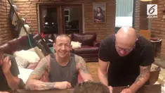 Istri mendiang Chester Bennington memposting video terakhir Chester sebelum bunuh diri. 