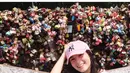 "The Lock of Love. Spread the Love!" tulis chelseaislan sebagai keterangan foto. Ribuan komentar dan 160 like dari nitizen yang mengikuti akun Instagramnya. (Instagram/chelseaislan)
