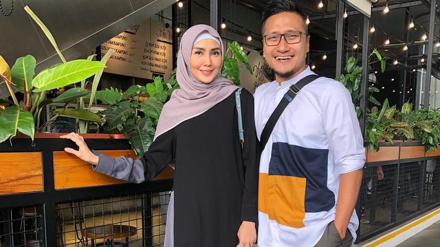 [Bintang] Fenita Arie dan Arie Untung