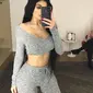 Seperti yang sudah diduga. Kylie Jenner kembali melakukan ritualnya, yakni mirror selfie dan mengunggahnya di Instagram! (instagram/kyliejenner)