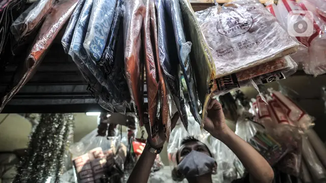 Nasib Pedagang Plastik