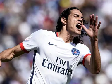 Edinson Cavani merayakan gol yang dicetaknya. Paris Saint-Germain menjadi juara Piala Super Prancis 2015 setelah mengalahkan Olympique Lyon dengan skor 2-0 di Stadion Stade Saputo, Montreal, Minggu (2/8/2015) dini hari WIB. (AFP Photo/Franck Fife)