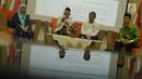 KH. Ma'aruf Amin (kedua kiri) memberikan keterangan pers terkait fatwa MUI MUI tentang Hukum dan Pedoman Bermuamalah Melalui Medsos, Jakarta, Senin (5/6). (Liputan6.com/Helmi Afandi)