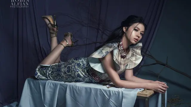 7 Pesona Yuki Kato Kenakan Gaun Mewah Ini Elegan
