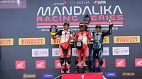 Rheza Danica Ahrens (tengah) berjaya di Mandalika Racing Series. (PT AHM)