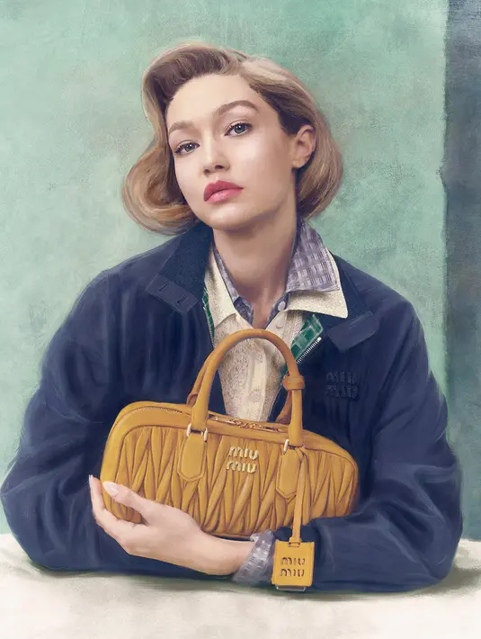 Gigi Hadid sukses abadikan matelasse yang jadi ciri khas Miu Miu dengan gaya klasik di era 1920an. [Miu Miu]