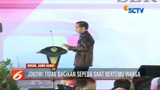 Presiden Joko Widodo menghentikan dulu kebiasaannya membagikan sepeda ketika bertemu dengan warga.