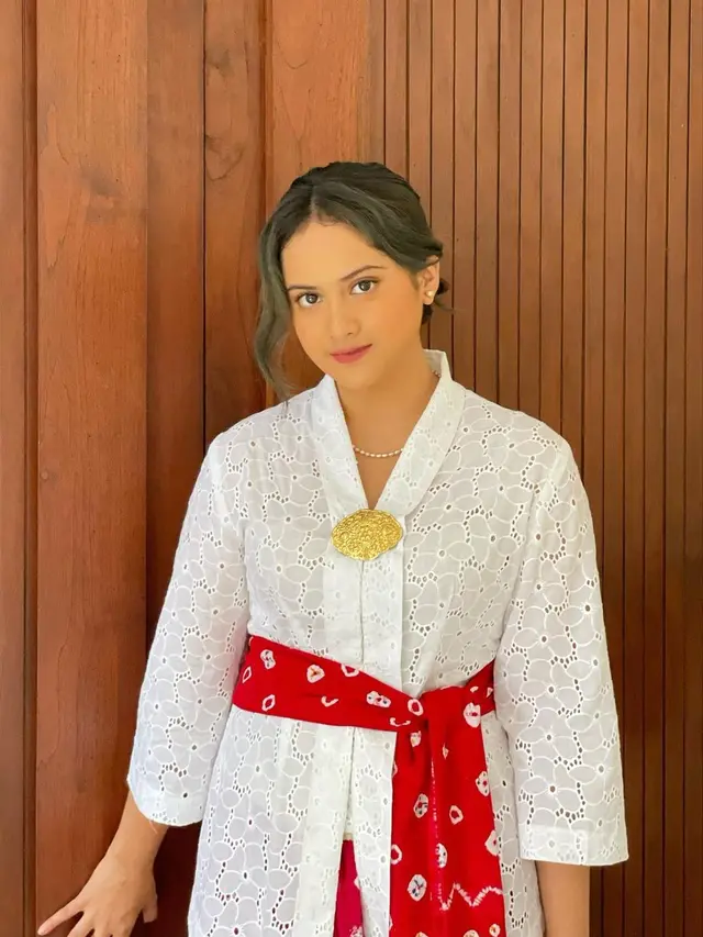 6 Potret Aiska Vairana Anak Ersa Mayori di Acara Wisuda SMA, Curi Perhatian