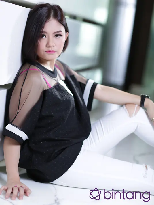 Album ‘Lebih Baik’ milik Tika Ramlan berisi tujuh buah lagu yang beberapa single-nya telah dirilis. (Febio Hernanto/Bintang.com)