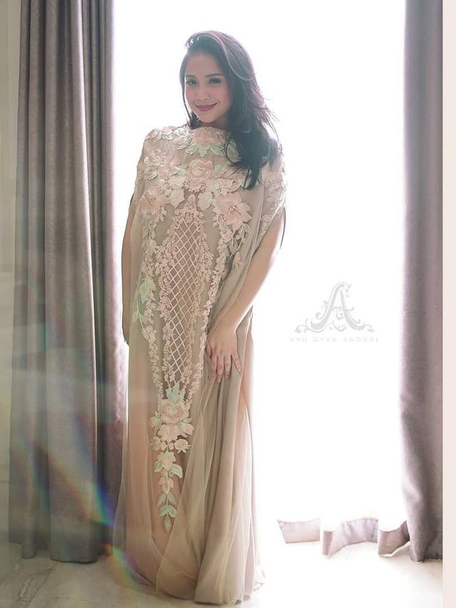 [Bintang] 8 Foto Cantik Nagita Slavina di Pengajian Syahnaz