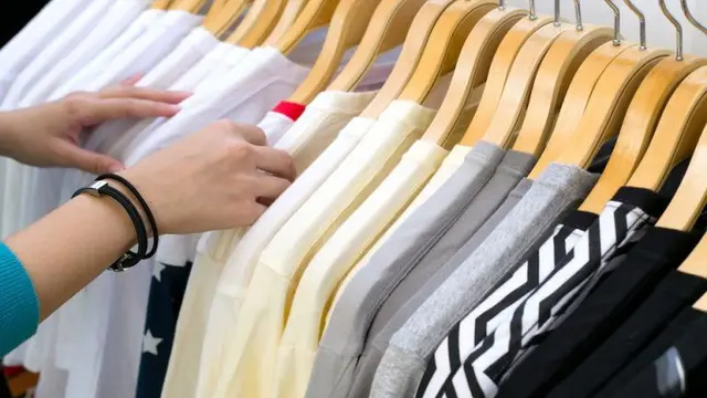 2. Pengawas Lini Pertama Pekerja Penjualan Eceran