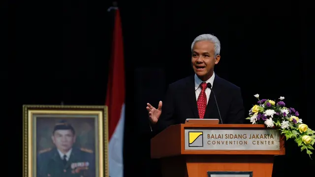 Gubernur Jawa Tengah, Ganjar Pranowo memberikan orasi ilmiah Dies Natalis di hadapan 1.204 wisudawan Universitas Prof. Dr. Moestopo (Beragama)