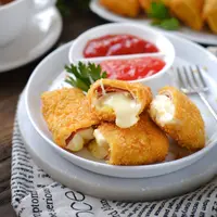 ilustrasi risol mayonaise/copyright by Chairunnisa Chairunnisa (Shutterstock)