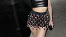 <p>Sedangkan Lisa tampil dengan leather crop top hitam dari Alice and olivia seharga Rp4,3 jutaan. (@lalalalisa_m)</p>