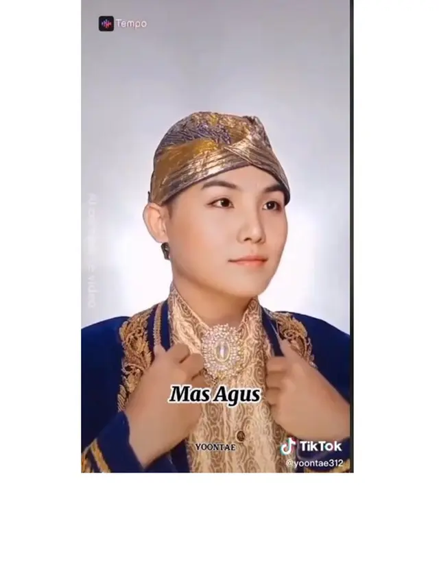 7 Editan Foto Member BTS dengan Busana Adat Indonesia Ini Bikin Penggemar Halu