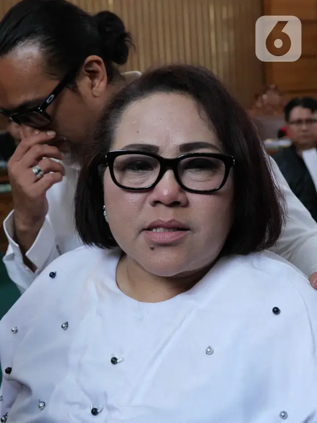 Ekspresi Nunung Usai Jalani Sidang Perdana Kasus Narkoba