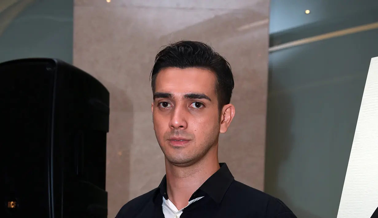 “Saya dekat dengan kanker, ada di lingkungan para penderita kanker. Beberapa waktu lalu, kakek saya meninggal dunia karena mengidap kanker juga. Jadi bisa dibilang, ini seperti dalam kehidupan sehari-hari,” aku Fachri Albar. (Deki Prayoga/Bintang.com)