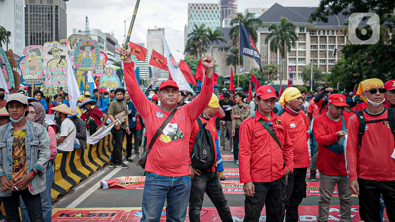 Buruh dan Mahasiswa Gelar Aksi Unjuk Rasa