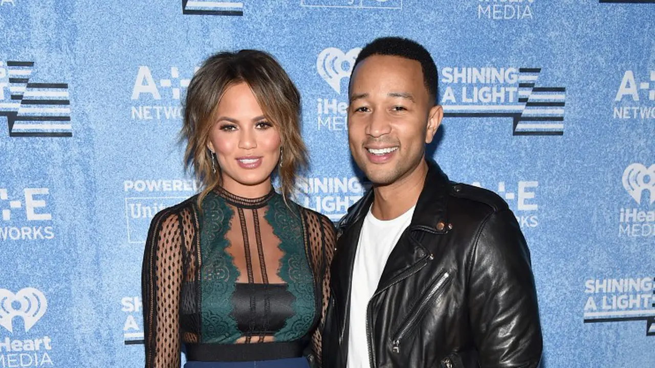 Chrissy Teigen dan John Legend
