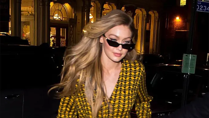 Kacamata Kapsul Ala The Matrix Kunci Tampil Keren Seperti Bella Hadid