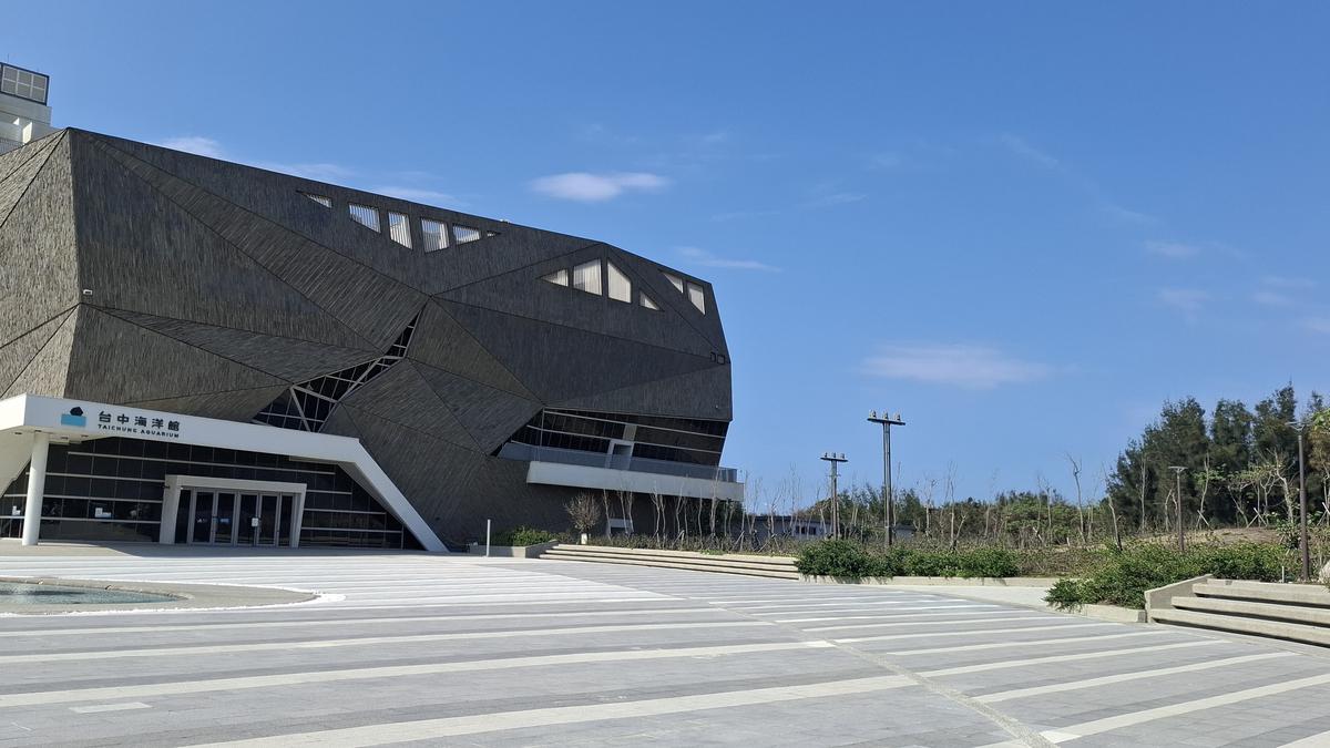 Sensasi Terowongan Laut di Taichung Aquarium
