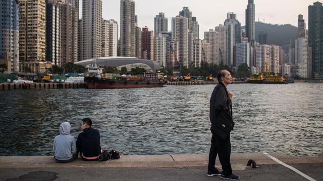 Menikmati Suasana Dermaga Pelabuhan Victoria di Hong Kong