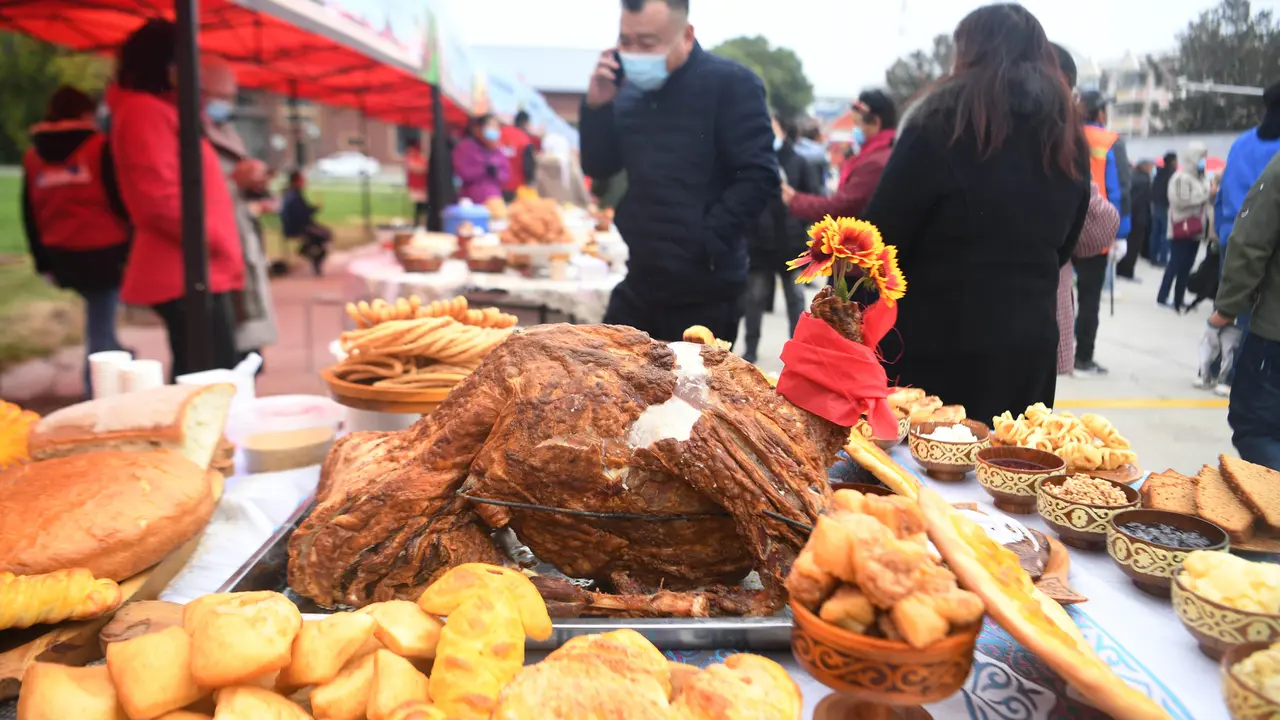 Menikmati Berbagai Makanan Lezat Selama Libur Hari Nasional China