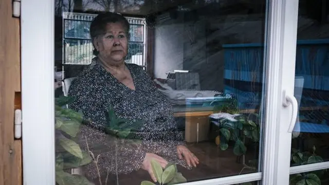 Seorang wanita di Prancis telah menghabiskan tiga tahun terakhir untuk membuktikan dia masih hidup.