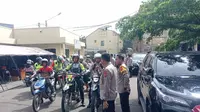 Polri Terjunkan Pasukan Motor Trail untuk Salurkan Bantuan Korban Gempa Cianjur hingga ke Pelosok (Dok. Merdeka.com)