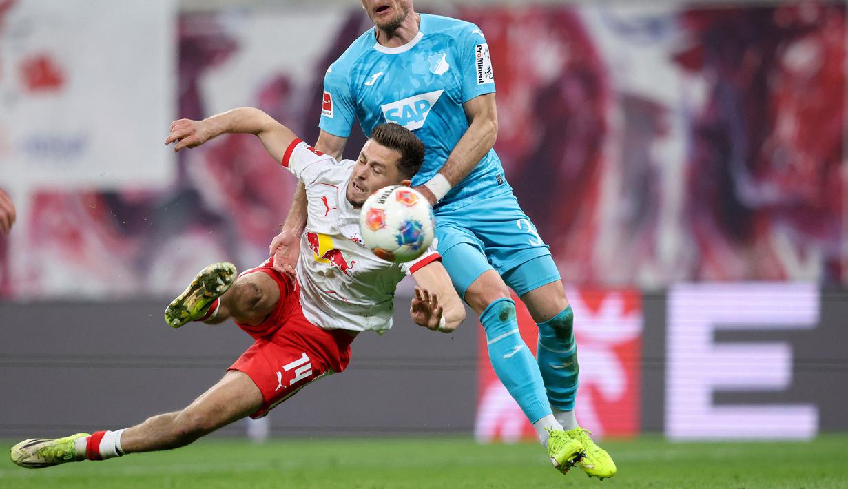 Gol RB Leipzig unggul empat gol pada babak pertama. Brajan Gruda dan Christoph Baumgartner masing-masing berhasil mencetak brace. (AFP/Ronny Hartmann)