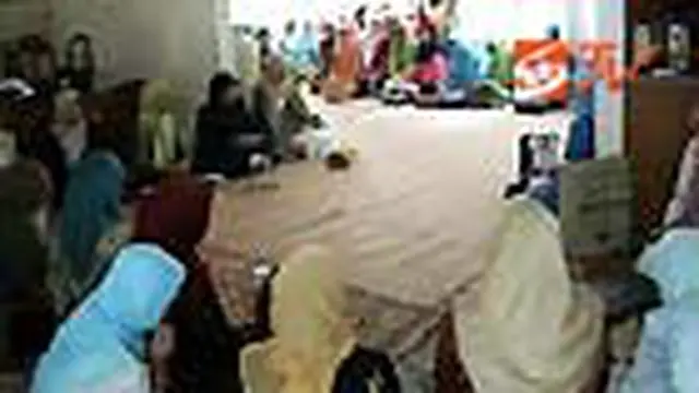 Rasa simpatik atas perilaku mantan Ibu Negara Hasri Ainun Habibie terus mengalir. Kelompok pengajian ibu-ibu di Purwakarta, Jabar, menggelar tahlilan dan doa bersama. 