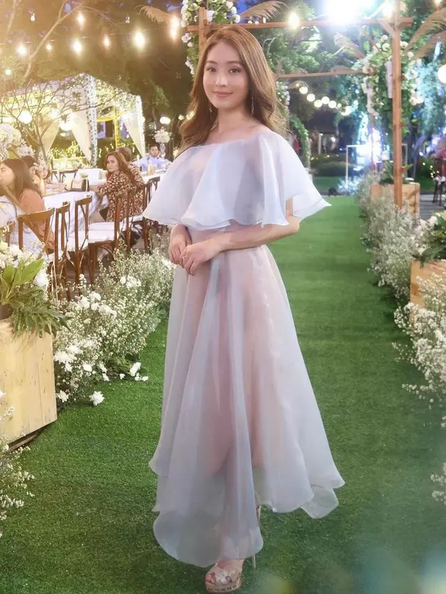 9 Model Baju Pesta Sederhana Tapi Mewah ala Seleb, Ayu Ting Ting-Nikita Willy