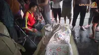 Cari Korban Hanyut, 1 Regu Yonkav Kostrad Sisir Kali Ciliwung