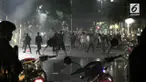 Bentrokan di depan kantor YLBHI dini hari tadi berbuntut penangkapan 45 orang yang dianggap sebagai provokator. 