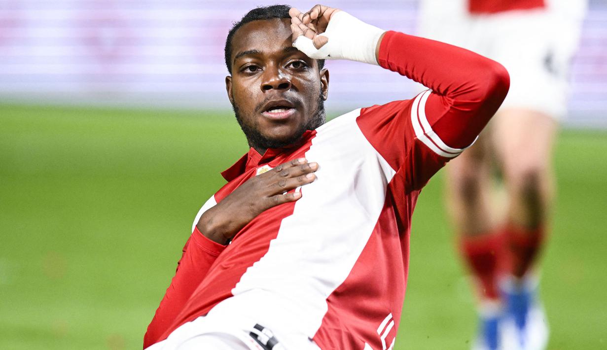 Prancis menjadi salah satu negara penyumbang pemain terbanyak di Liga Champions dari musim ke musim. Tak sekedar bermain, para pesepak bola Prancis juga mampu menyumbang banyak gol di Liga Champions. Dari deretan pemain Prancis yang mampu mencetak gol di Liga Champions, lima di antaranya masuk dalam daftar 5 pemain Prancis termuda yang sukses mencetak gol di Liga Champions sepanjang sejarah. Siapa saja? Ini dia daftar kelimanya. (AFP/Belga/Tom Goyvaerts)