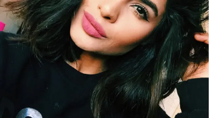 Navprett Banga, memiliki wajah yang mirip dengan Priyanka Chopra (via. Instagram/browngirllifts)
