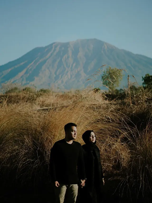 7 Potret Prewedding Kesha Ratuliu dan Adhi Permana, Pilih di Alam Terbuka