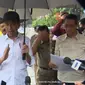Presiden Joko Widodo atau Jokowi meninjau normalisasi Kali Ciliwung di Jakarta, ditengah guyuran hujan, Selasa (21/2/2023). (Foto: tangkapan layar Youtube Sekretariat Presiden)