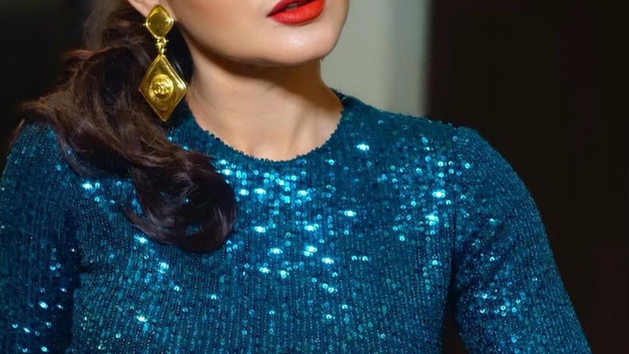 Biasa Natural, Ini 6 Potret Yuni Shara dengan Makeup Bold