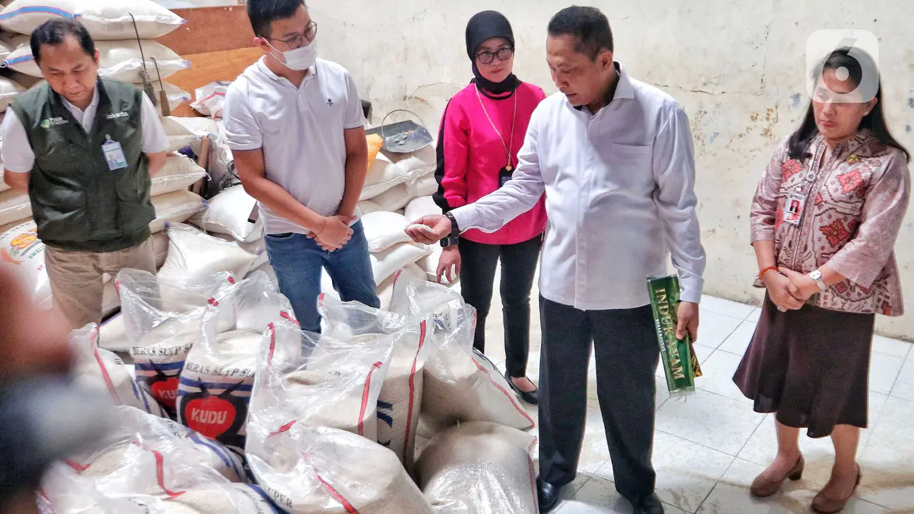 Sidak Bulog Temukan Praktik Penjualan Beras Oplosan