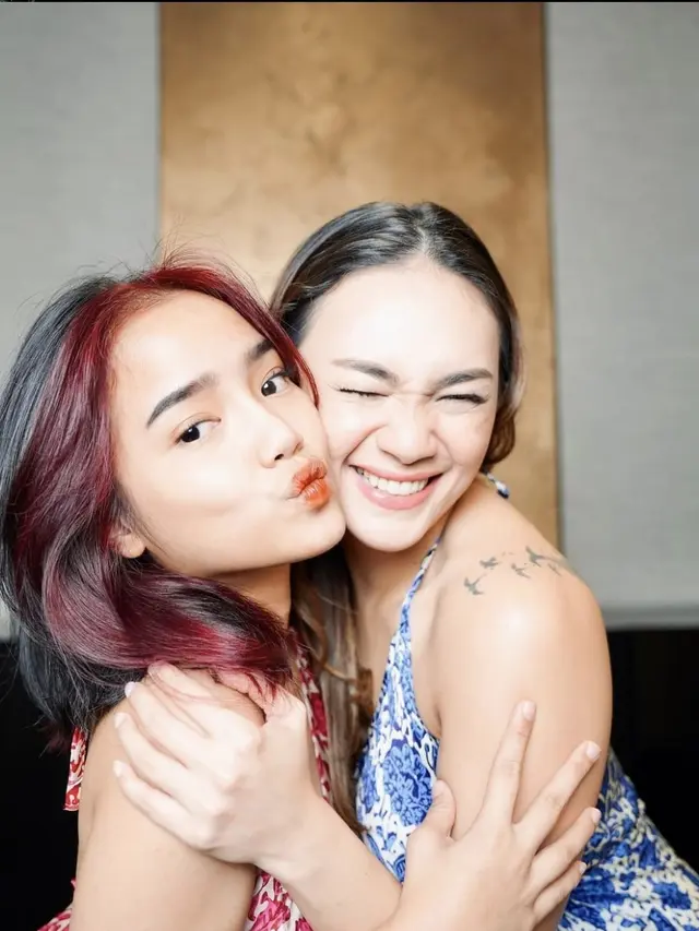 Potret Violenzia Jeanette dan Fuji Bak Kakak Adik