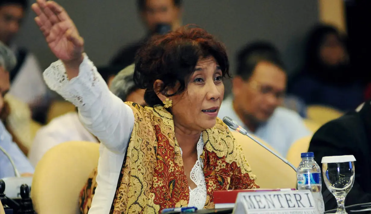 Menteri Kelautan dan Perikanan Susi Pudjiastuti Rapat Kerja di ruang GBHN Gedung Nusantara V DPR/MPR/DPD RI, Jakarta, Rabu (5/11/2014). (Liputan6.com/Andrian M Tunay)