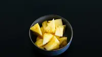 Terlalu Banyak Makan Nanas Bisa Buat Mulut Terasa Aneh, Berbahayakah?