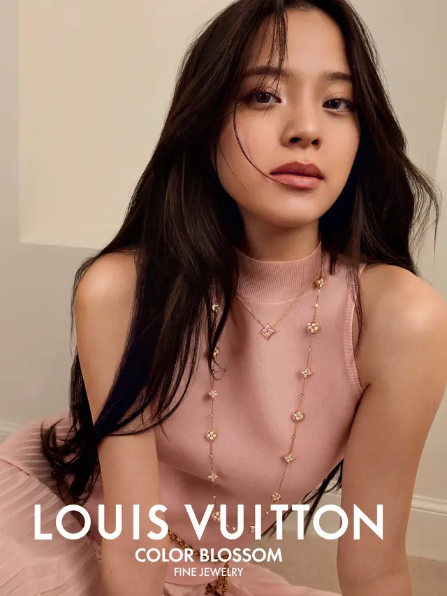 Ana de Armas dan Ouyang Nana Hidupkan Kembali Ikon Color Blossom Louis Vuitton di 2026